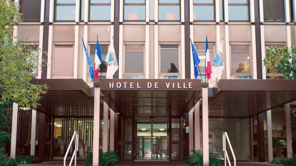 Hôtel de Ville français illustrant la communication territoriale