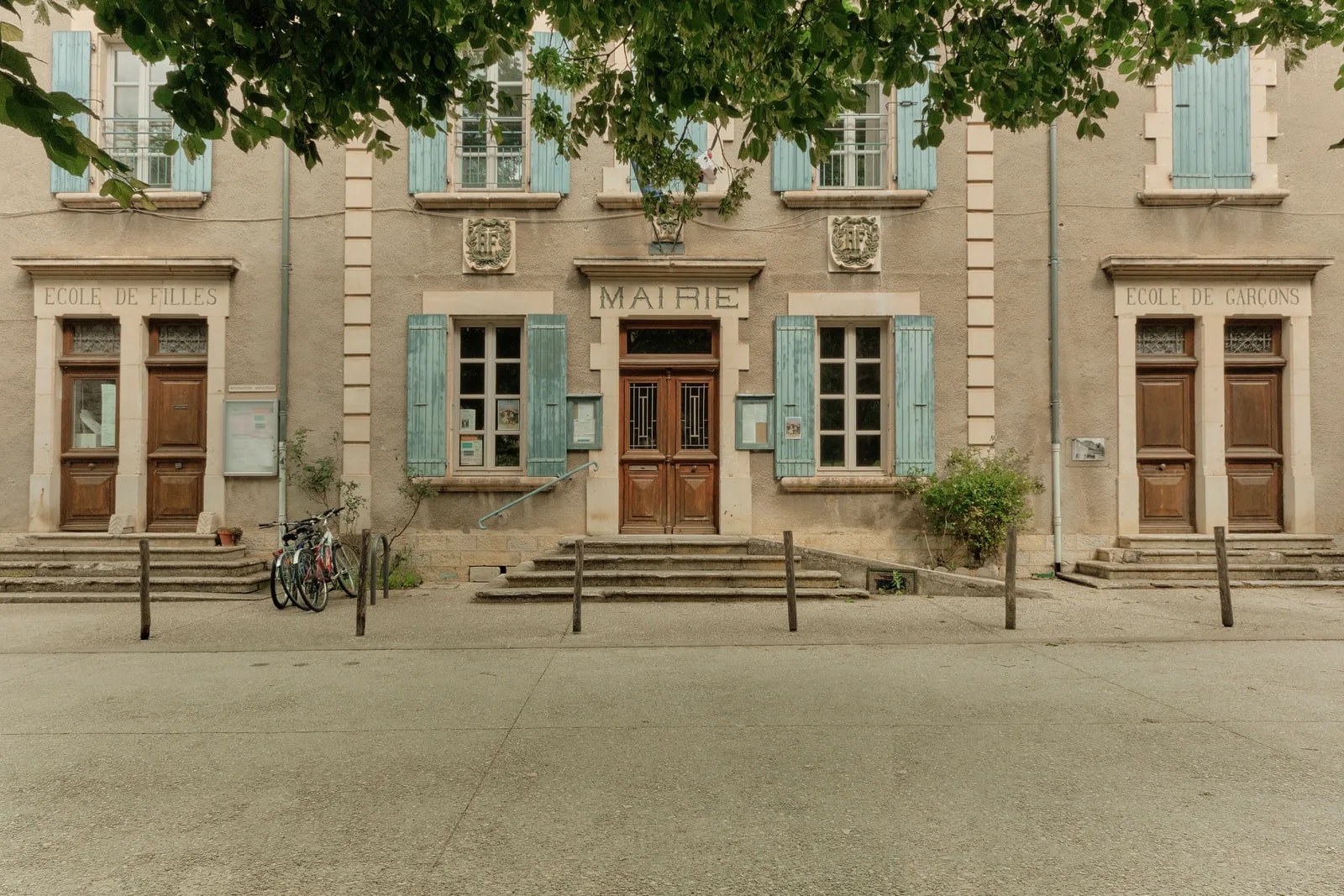 Façade d'une mairie de village française