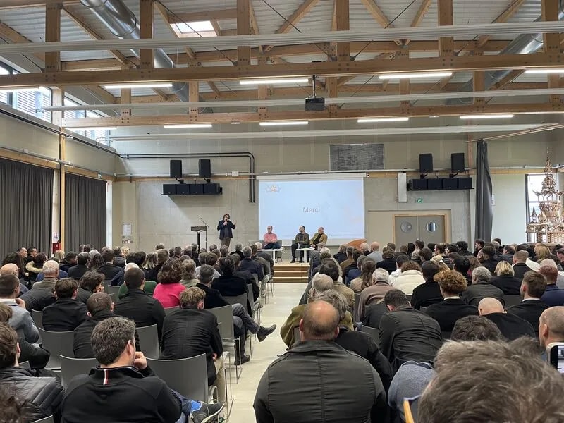 Table ronde animée par A6 pour les 80 ans de la fusion des Compagnons Charpentiers des Devoirs du Tour de France